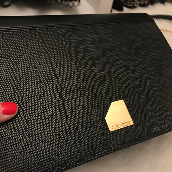Flat Iron Handbag - Picture 2 of 9